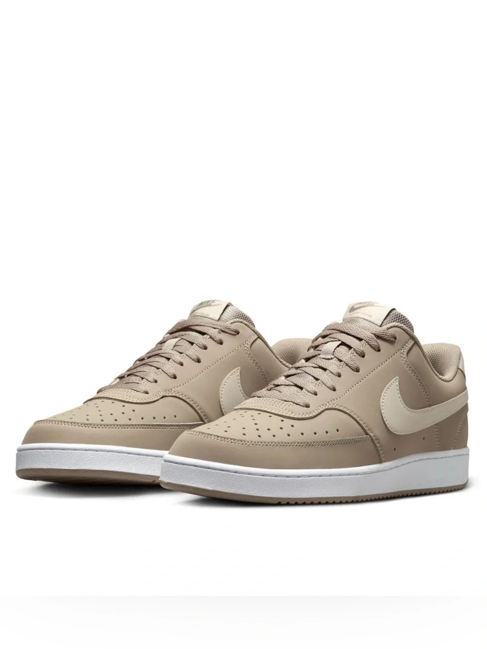 Nike Men's Low-Top Sneaker in Taupe and Cream